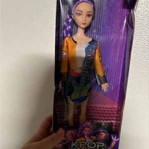 K-Pop Fashion Doll with Purple Hair Rumí doll- damage box new